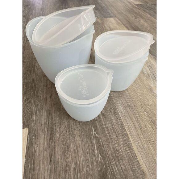 Pampered Chef SILICONE PREP BOWLS - Flexible -Easy Pouring Set of 3 Sizes + Lids - Picture 1 of 7